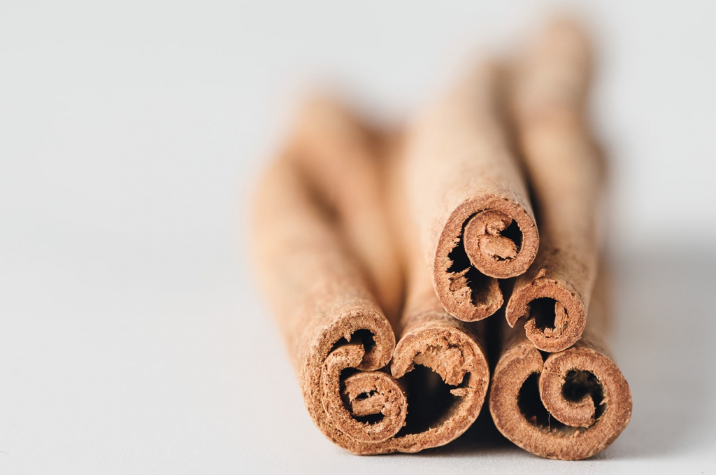 Organic Cinnamon Bark, an Essential Hydrosol for Your Autumn Dishes