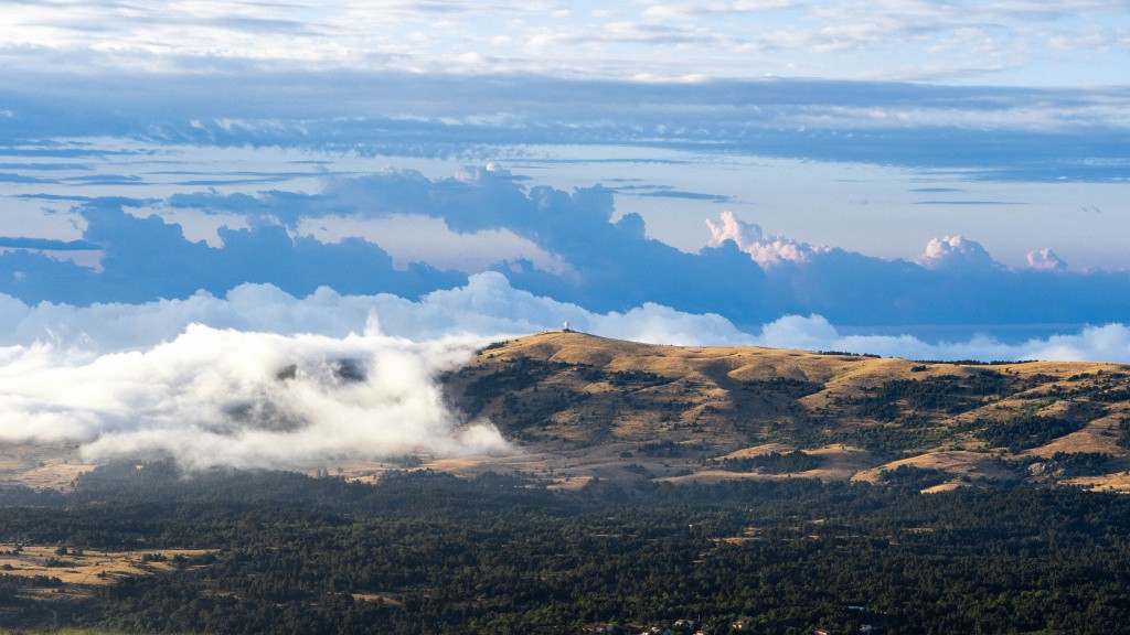 From Summer Sun to Autumn Glow: Skincare to Heal, Hydrate & Restore